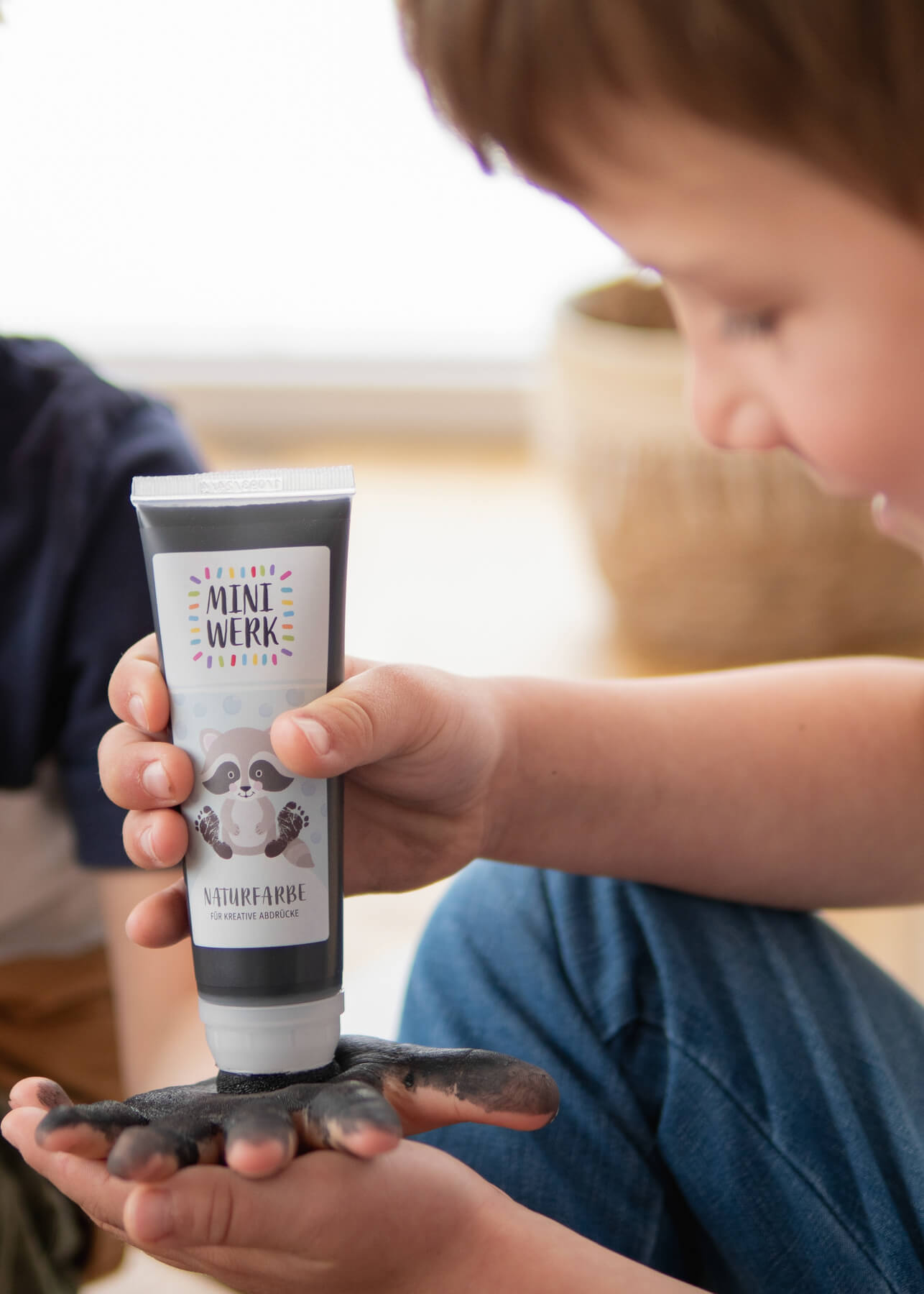 *NATURFARBE SCHWARZ* mit Schwammaufsatz