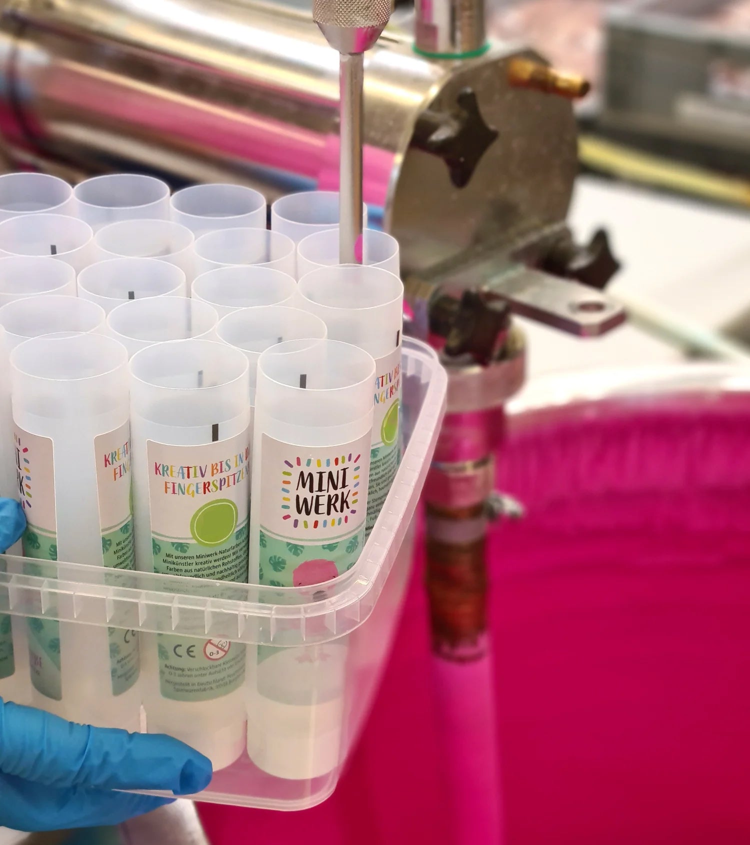 Die Miniwerk Mal- und Abdruckfarben werden in Deutschland nach strengen Qualitätskriterien hergestellt.