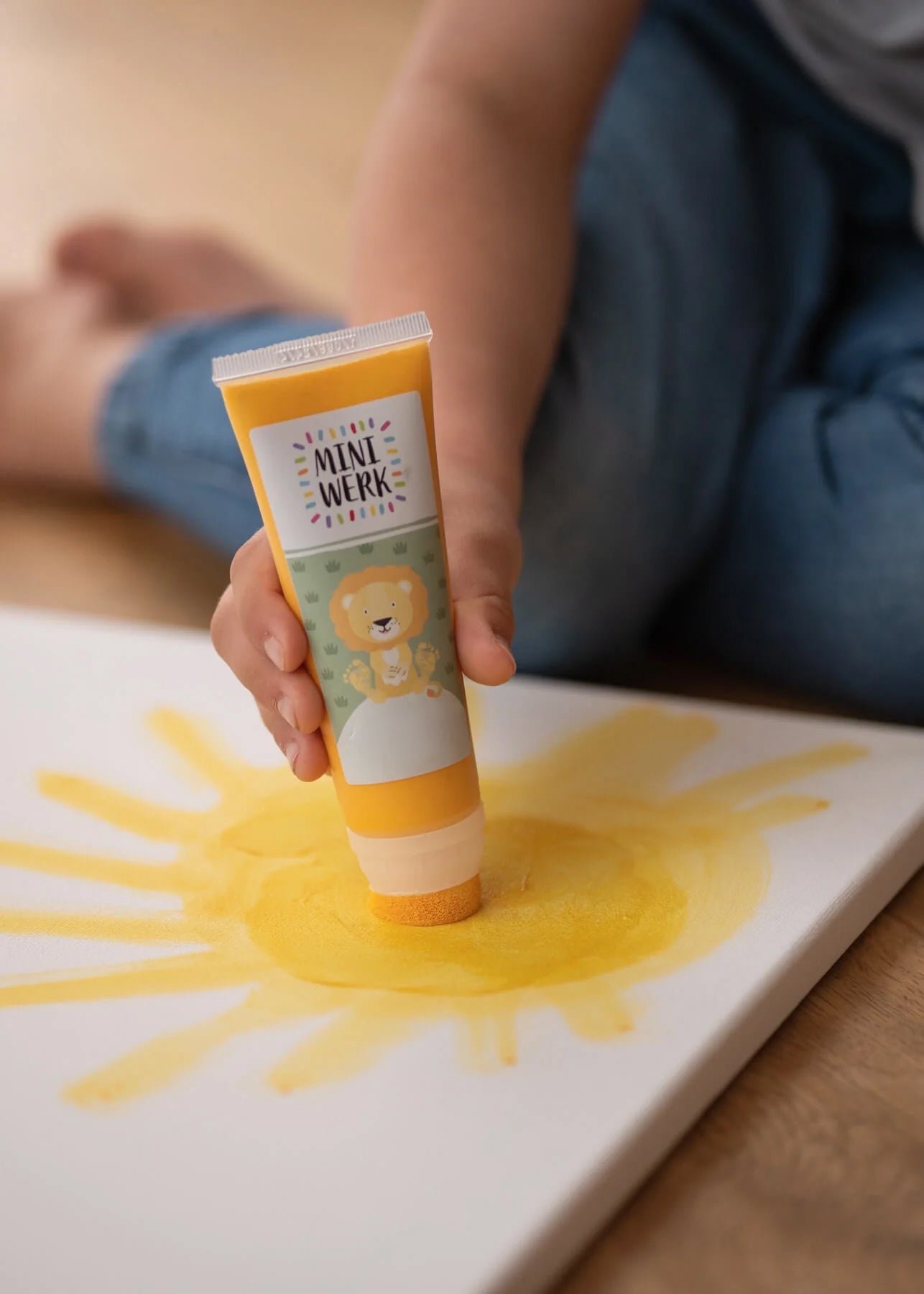 Miniwerk Malfarbe gelb zum direkten Malen und Stempeln aus der Tube, Abdrücke gestalten, Alternative zu herkömmlichen Fingerfarben