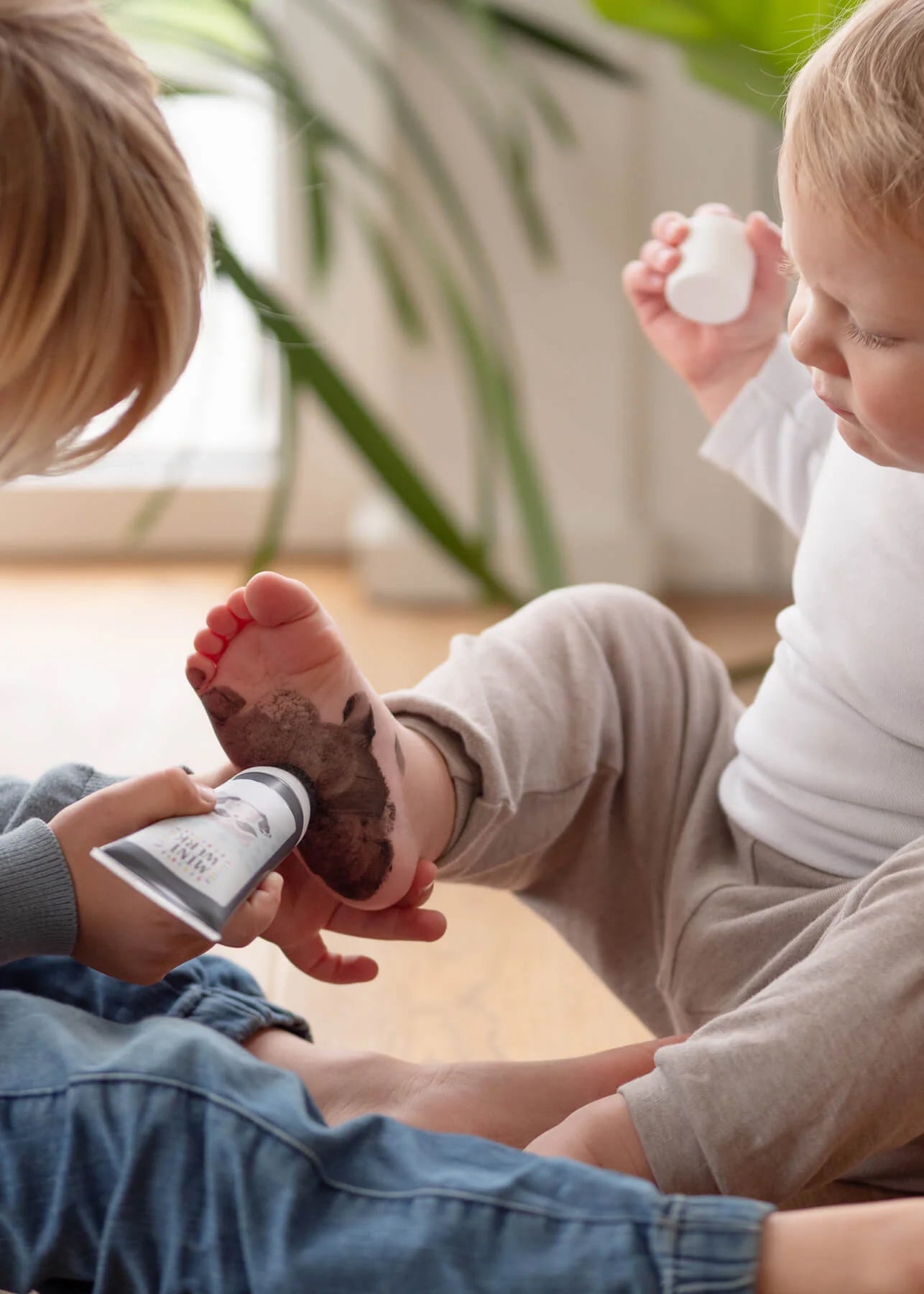 Miniwerk Mal- und Abdruckfarbe für kreative Lernzeit und Spielzeit, pädagogisch wertvoll, Förderung Sensorik, sensorische Impulse für Babys und Kleinkinder